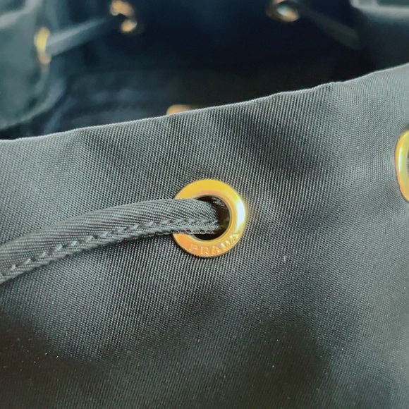 Prada bucket bag - Picture 9 of 15